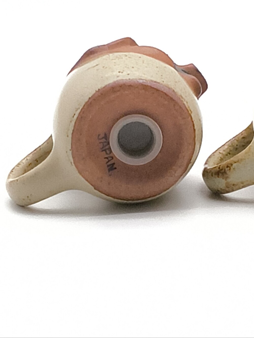 Charming Vintage Japan Stoneware Pig Salt & Pepper Shakers - Picture 11 of 13